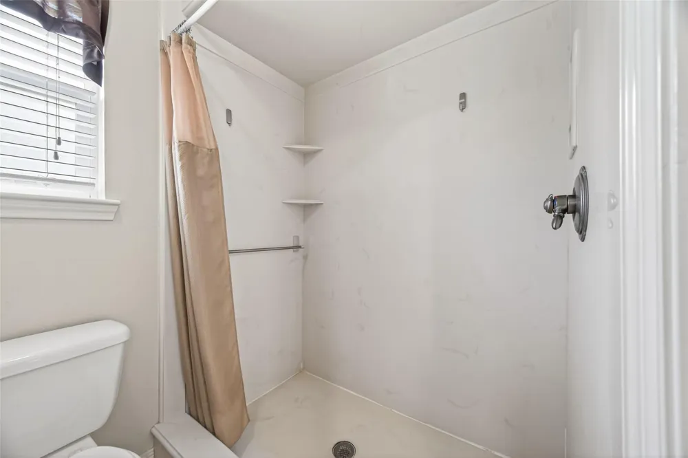 16217 Lakeview Drive Jersey Village, TX 77040