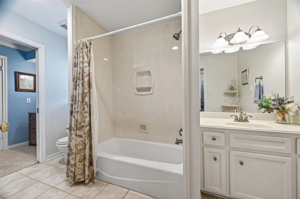 16217 Lakeview Drive Jersey Village, TX 77040