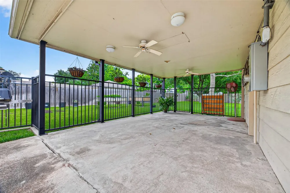 16217 Lakeview Drive Jersey Village, TX 77040
