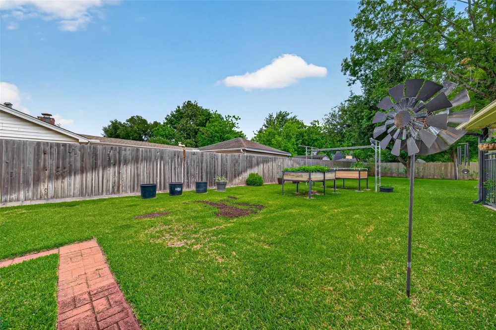16217 Lakeview Drive Jersey Village, TX 77040