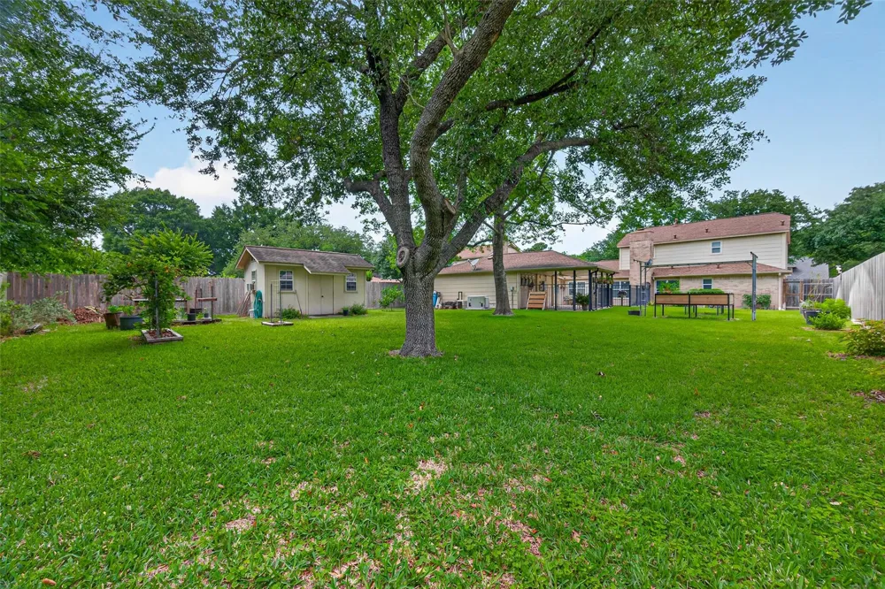 16217 Lakeview Drive Jersey Village, TX 77040
