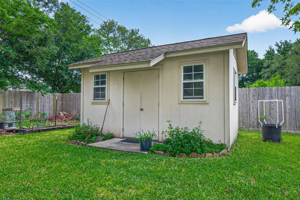16217 Lakeview Drive Jersey Village, TX 77040