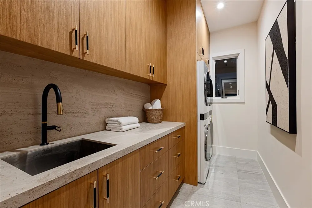16258 Bertella Drive Encino, CA 91436