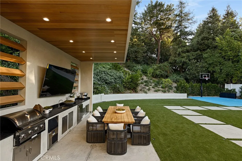16258 Bertella Drive Encino, CA 91436