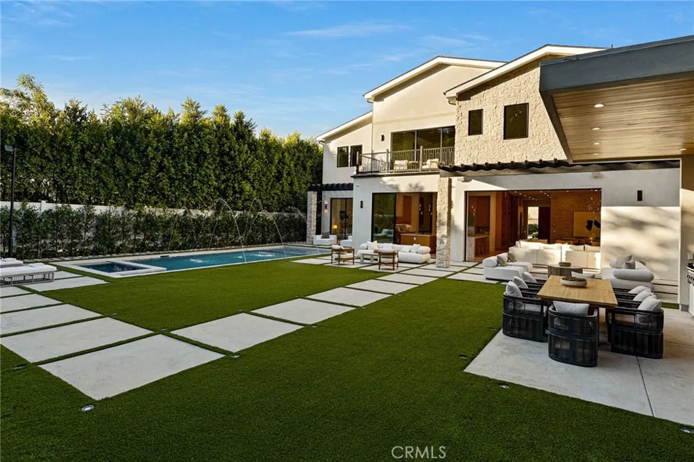 16258 Bertella Drive Encino, CA 91436