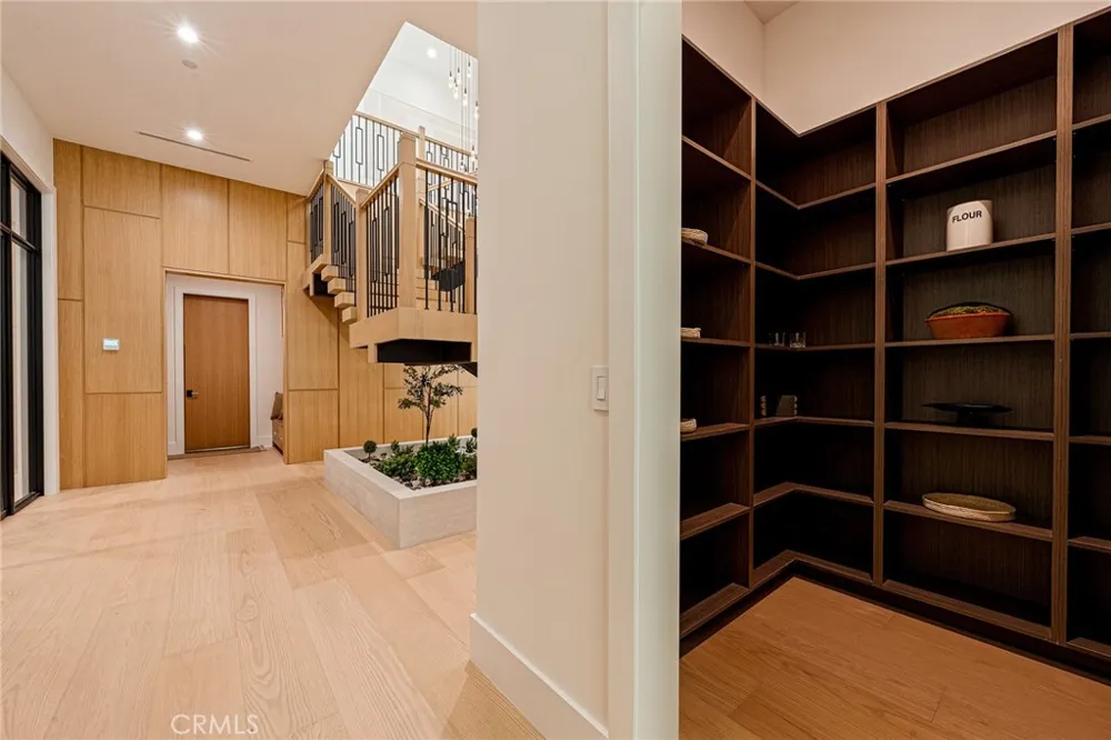 16258 Bertella Drive Encino, CA 91436