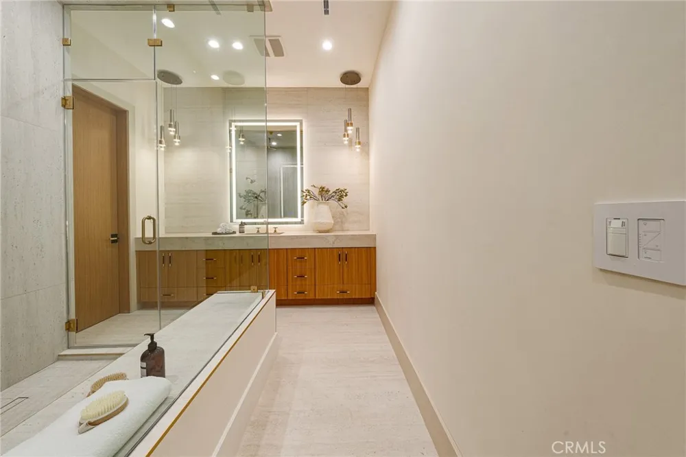 16258 Bertella Drive Encino, CA 91436