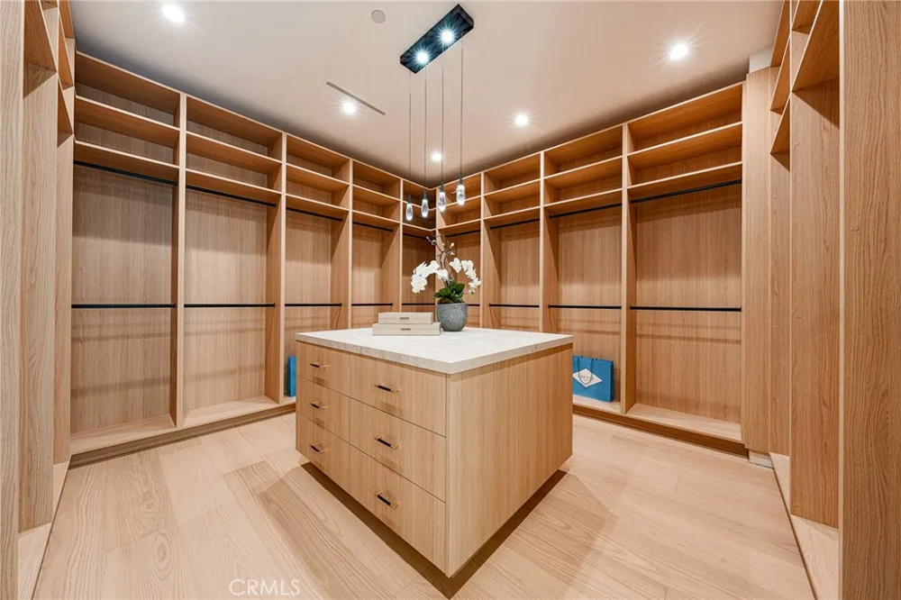 16258 Bertella Drive Encino, CA 91436