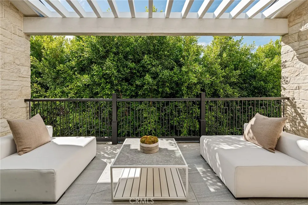 16258 Bertella Drive Encino, CA 91436