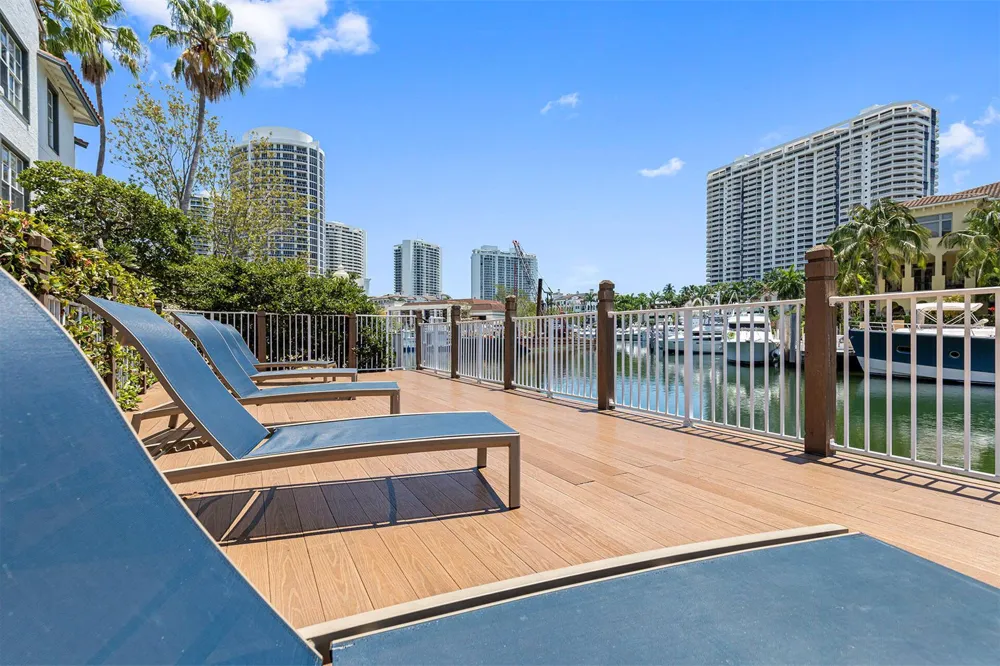 17900 NE 31st Court #4201 Aventura, FL 33160