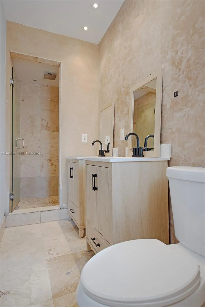 2383 Flamingo Dr #11 Miami Beach, FL 33140