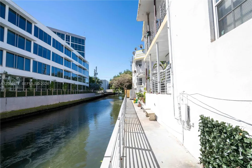 2383 Flamingo Dr #11 Miami Beach, FL 33140