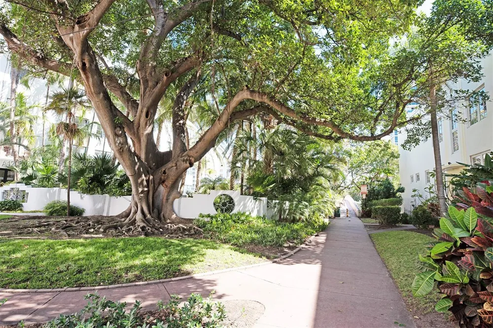 2383 Flamingo Dr #11 Miami Beach, FL 33140