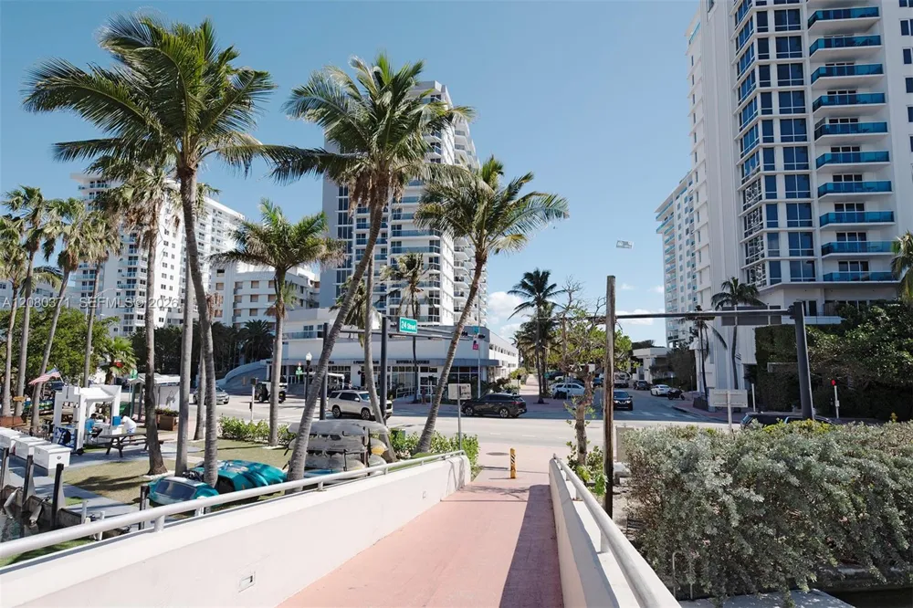 2383 Flamingo Dr #11 Miami Beach, FL 33140