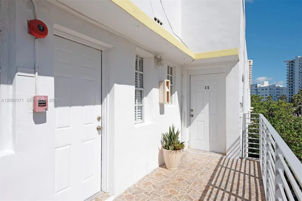 2383 Flamingo Dr #11 Miami Beach, FL 33140