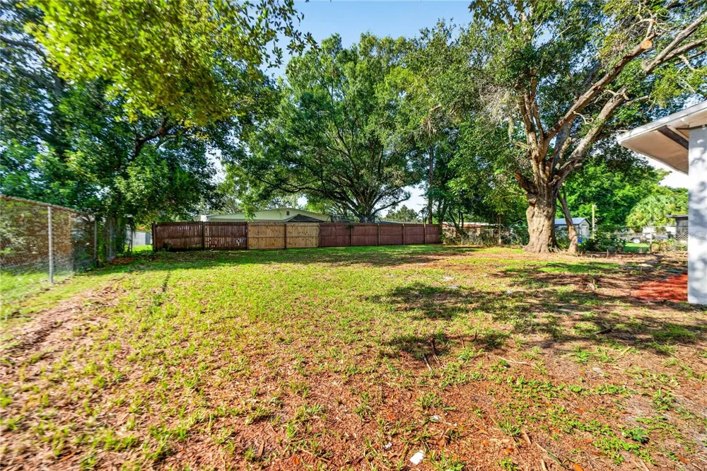 1803 E OHIO STREET Plant City, FL 33563