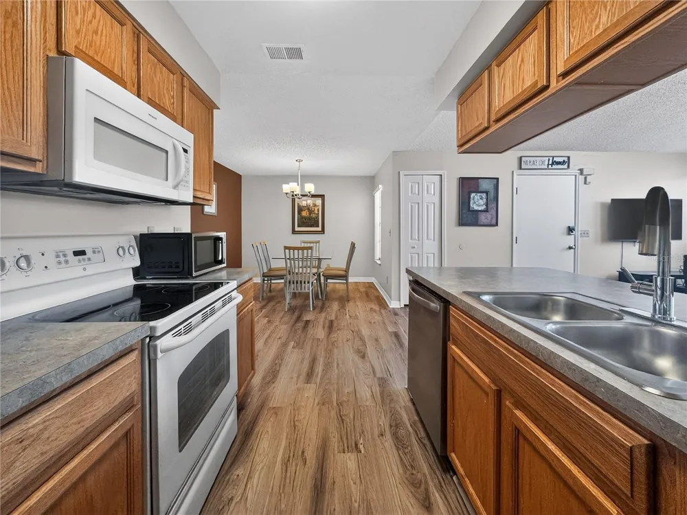 5005 LAGUNA BAY CIRCLE #22 Kissimmee, FL 34746