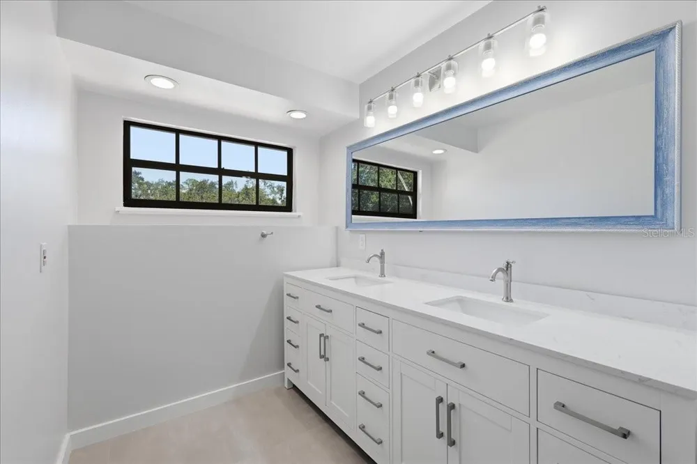 7537 FENWICK COVE LANE Orlando, FL 32819