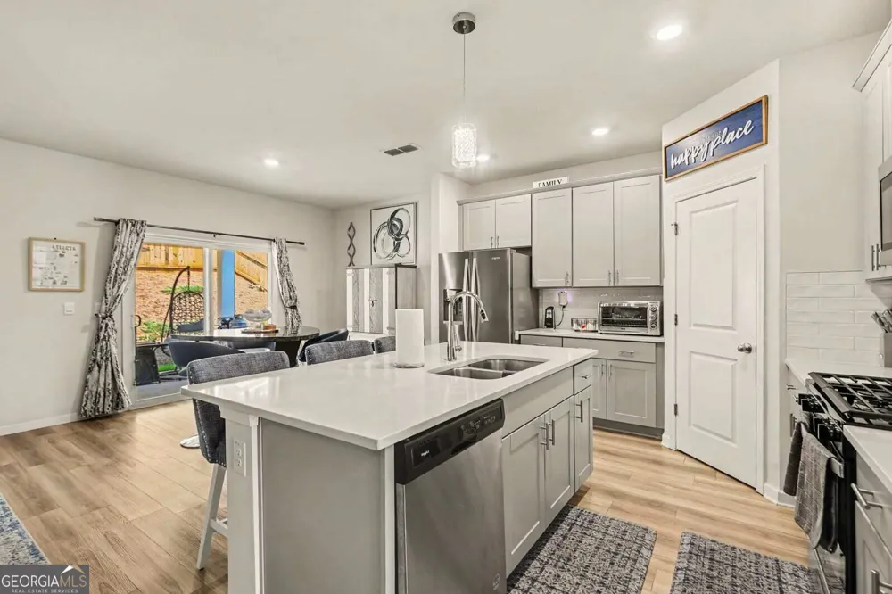 7789 Richmond TRL Fairburn, GA 30213