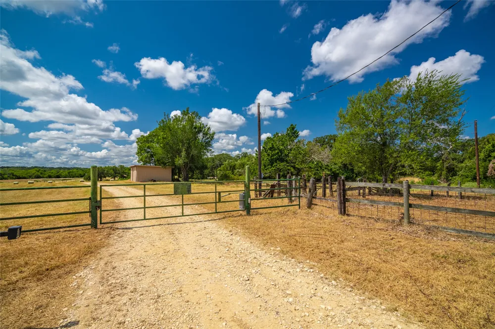 17000 FM 112 Thrall, TX 76578