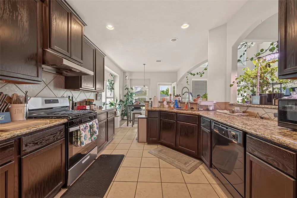 121 Fairport Court Dickinson, TX 77539