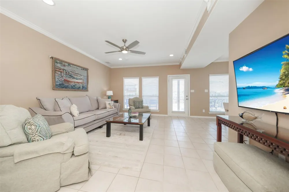 543 Sunset Circle Galveston, TX 77554
