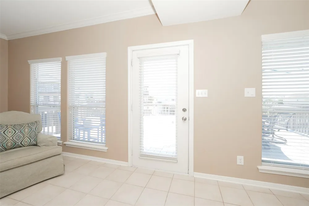 543 Sunset Circle Galveston, TX 77554