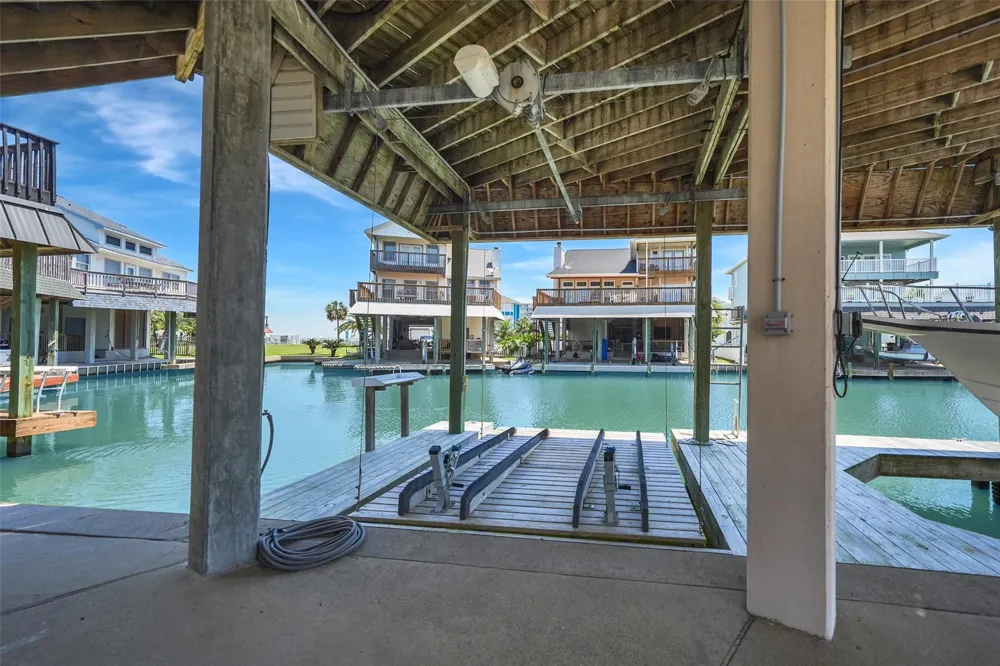 543 Sunset Circle Galveston, TX 77554