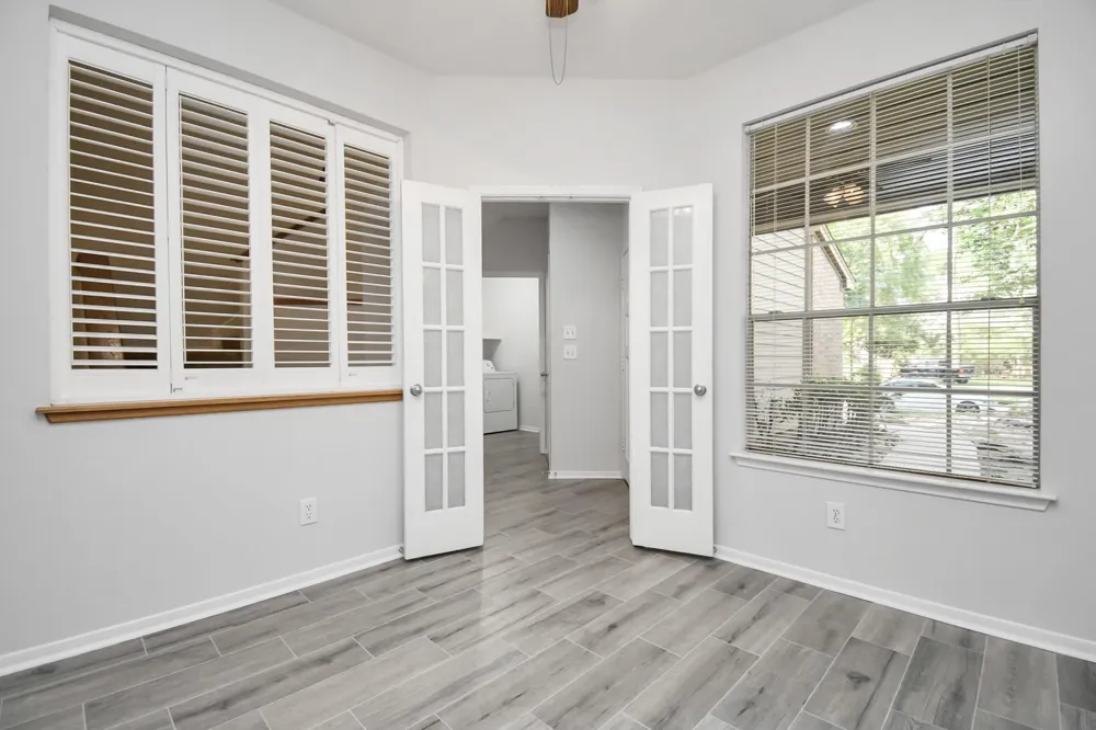 60 Lakeridge Court The Woodlands, TX 77381