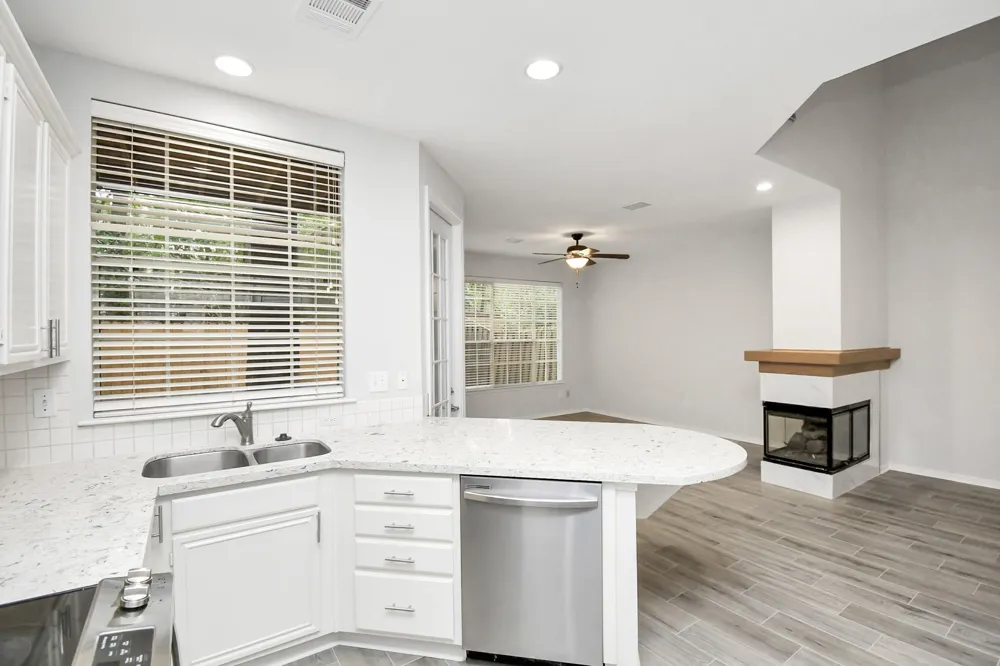 60 Lakeridge Court The Woodlands, TX 77381