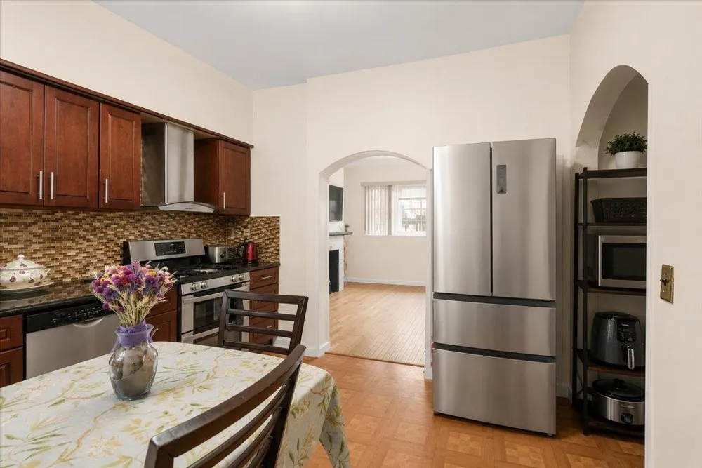 1009 PATERSON PLANK RD North Bergen, NJ 07047