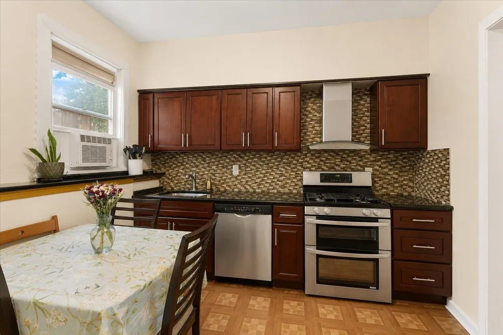 1009 PATERSON PLANK RD North Bergen, NJ 07047