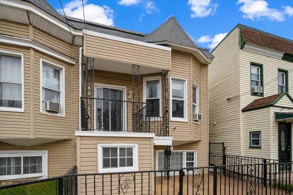 1009 PATERSON PLANK RD North Bergen, NJ 07047
