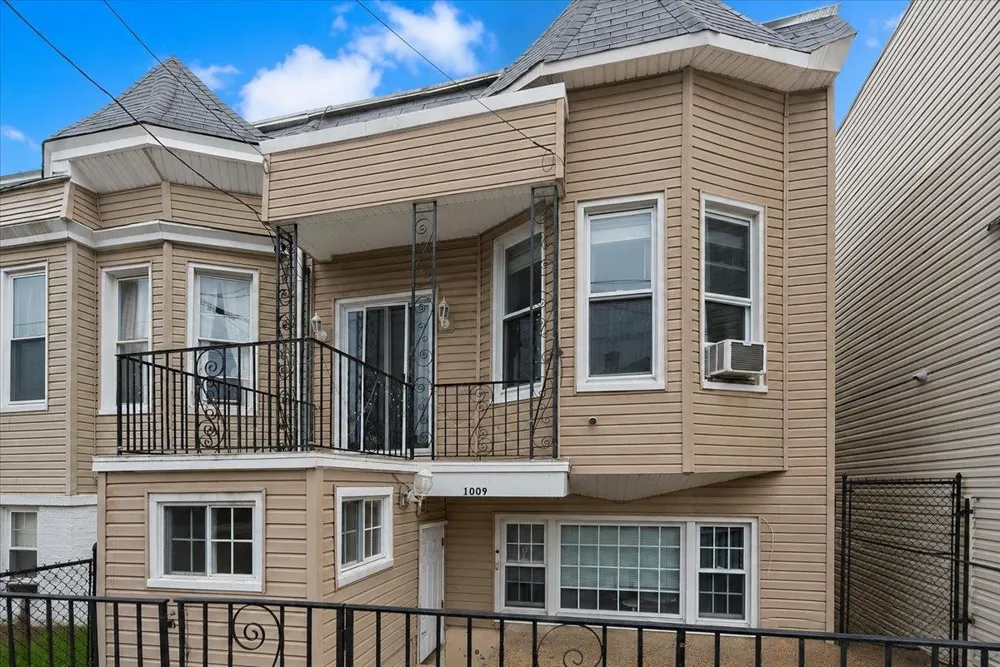 1009 PATERSON PLANK RD North Bergen, NJ 07047