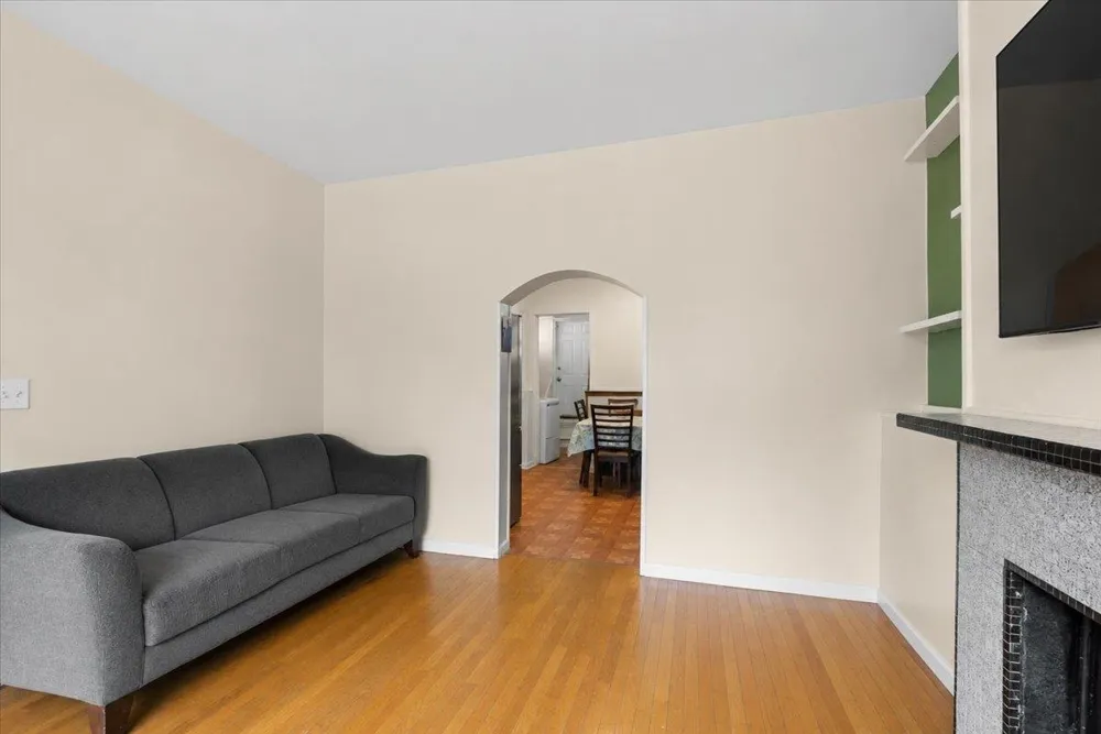 1009 PATERSON PLANK RD North Bergen, NJ 07047