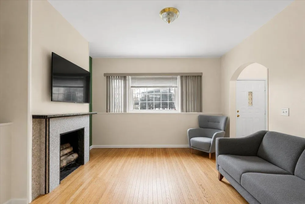 1009 PATERSON PLANK RD North Bergen, NJ 07047