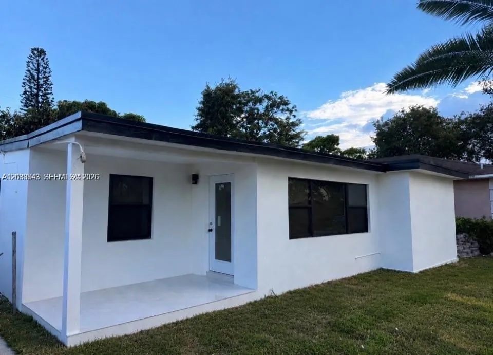 2324 Service Rd Opa-Locka, FL 33054