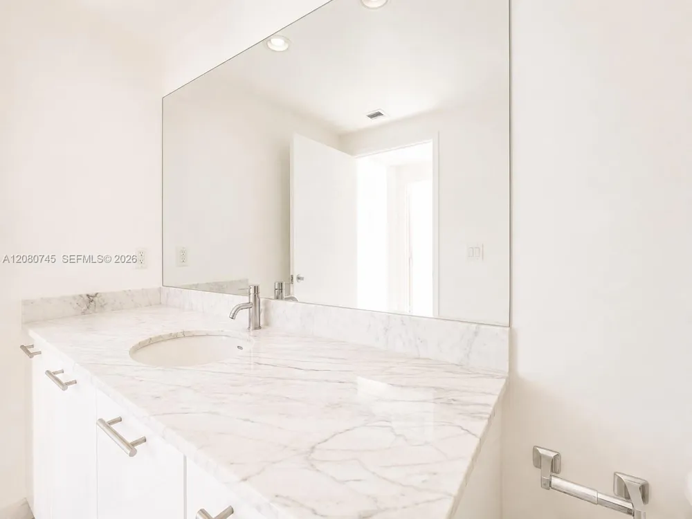 951 Brickell Ave #2407 Miami, FL 33131
