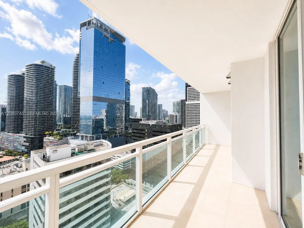 951 Brickell Ave #2407 Miami, FL 33131