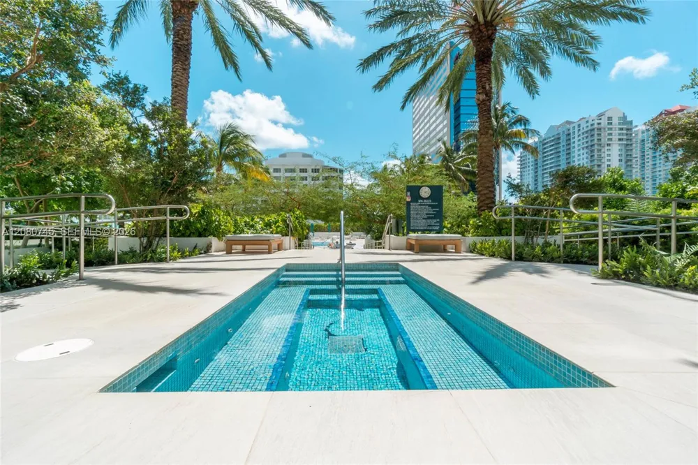951 Brickell Ave #2407 Miami, FL 33131