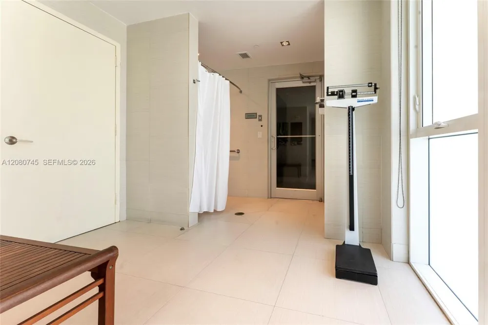 951 Brickell Ave #2407 Miami, FL 33131