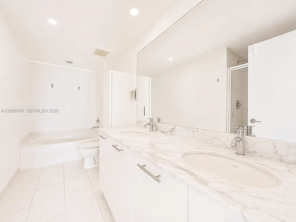 951 Brickell Ave #2407 Miami, FL 33131