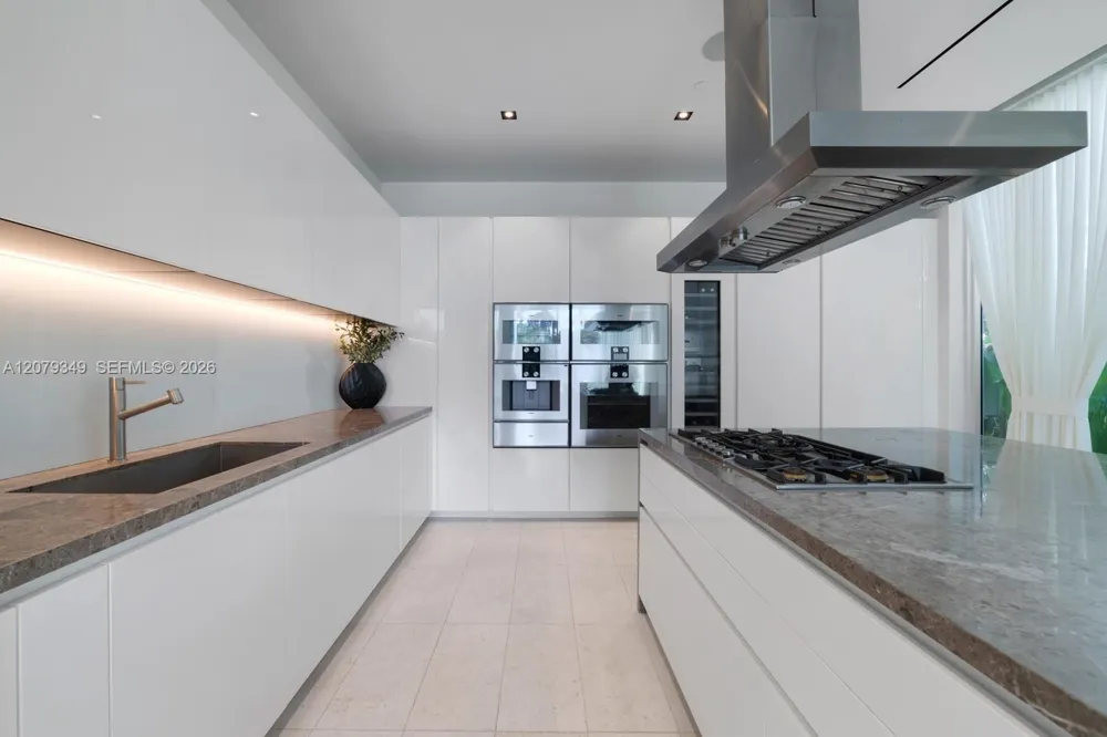 1031 W 48th St #6 Miami Beach, FL 33140