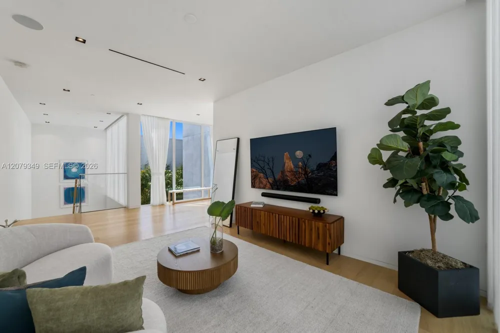 1031 W 48th St #6 Miami Beach, FL 33140