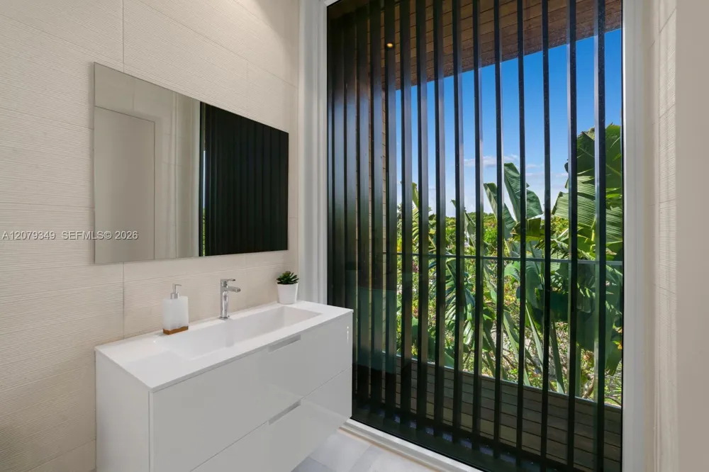 1031 W 48th St #6 Miami Beach, FL 33140
