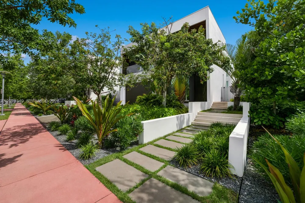 1031 W 48th St #6 Miami Beach, FL 33140