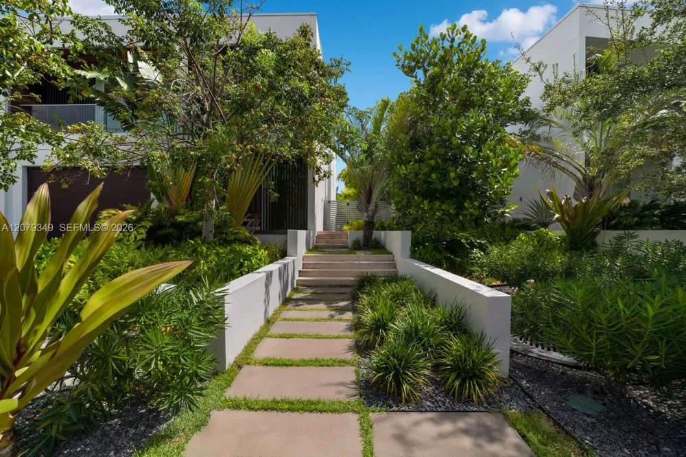 1031 W 48th St #6 Miami Beach, FL 33140