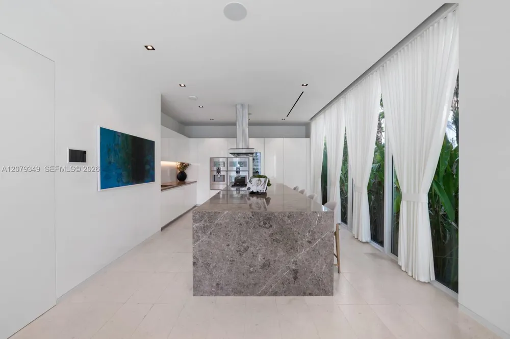 1031 W 48th St #6 Miami Beach, FL 33140