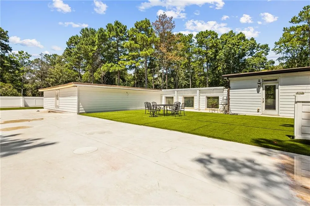 6409 Snelling Mill Road Flowery Branch, GA 30542