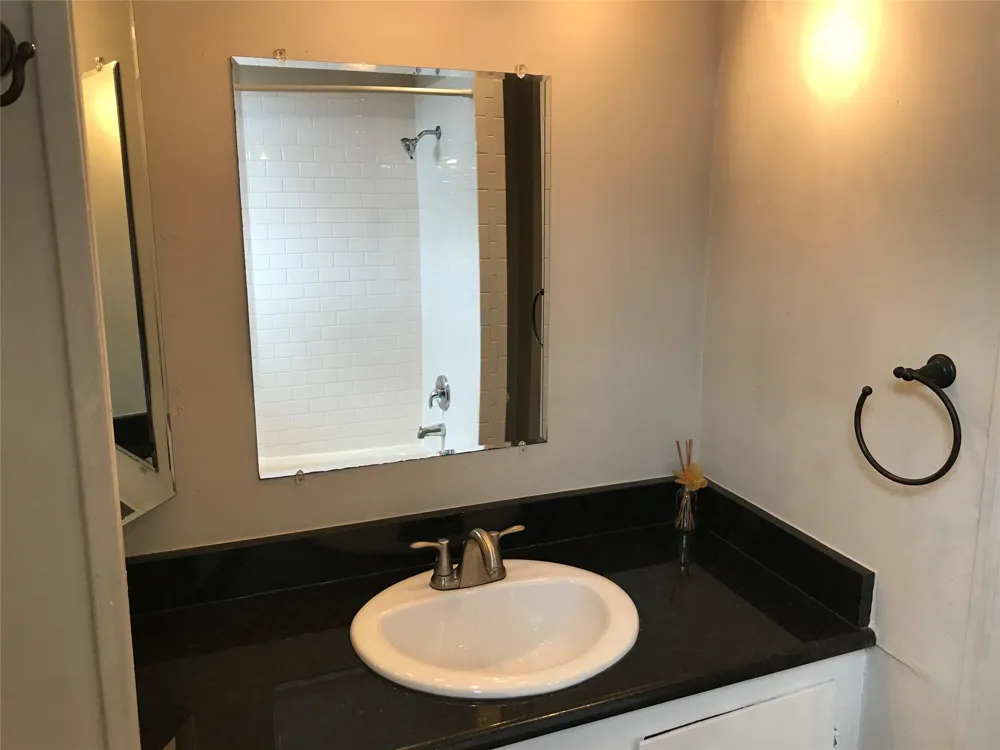 826 Bishop Avenue #2 Dallas, TX 75208